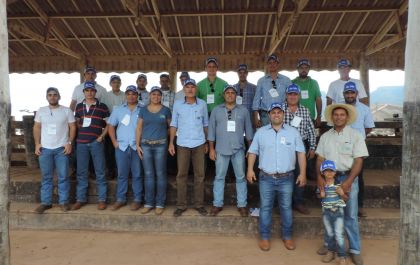 Fazenda Relva recebe pecuaristas para visita técnica